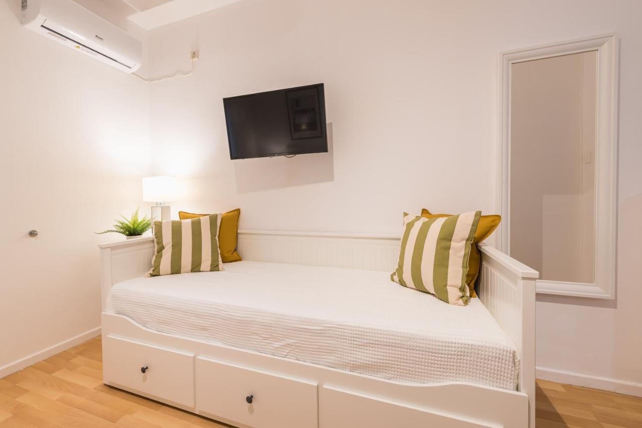 Apartment At Megaro Mousikis St Semi Basement 1Bed 2 Pers Athens Exterior photo